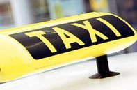 Súlyos sérüléseket szenvedett a közismert halasi taxis