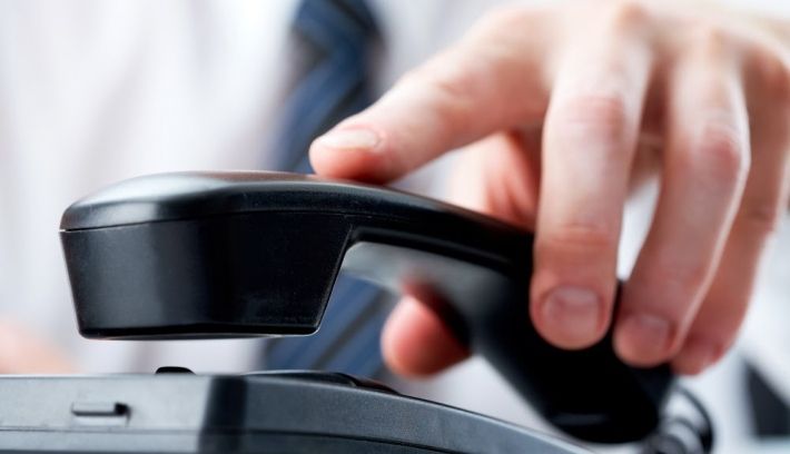 Csalók telefonálnak a NAV nevében