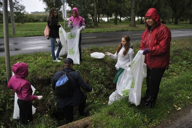 Az eső sem tántorította el a szemétszedőket