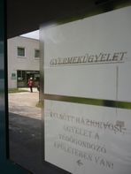 Költözni kell az ügyeleteknek - a patika ragaszkodna jelenlegi helyéhez 