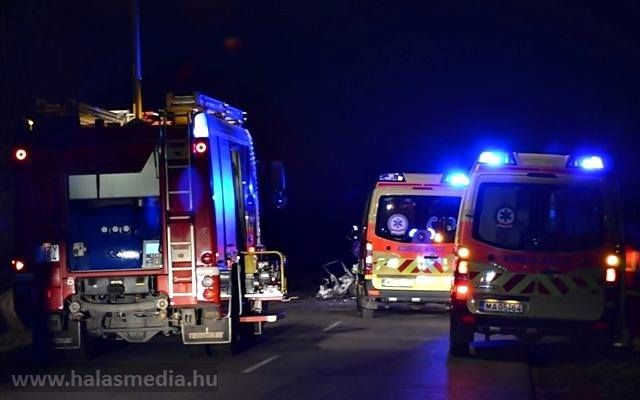 Fiatalok balesete Kiskunhalas közelében