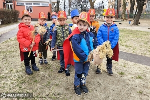 Ovihuszárok a Bóbita udvarán