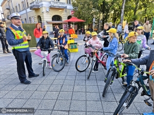 (►) Aki bringázott, finom reggelit kapott