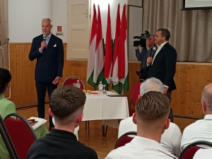 Látogatás a kadétoknál és VOKS 2025 fórum – Kiskunhalason járt a honvédelmi miniszter