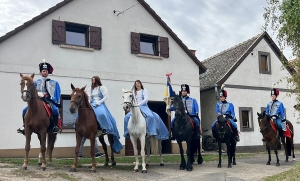 Huszárjaink őrizték az újbor ünnepét Nemesnádudvaron